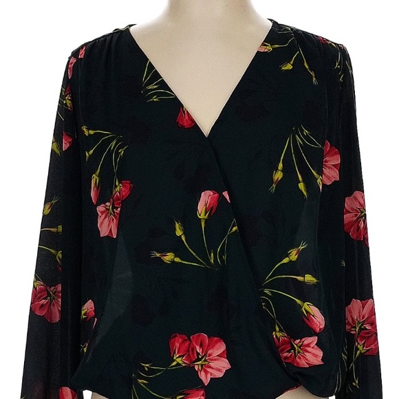 NWT Collective Concepts Aimee Tie Surplice Top - Picture 3 of 11